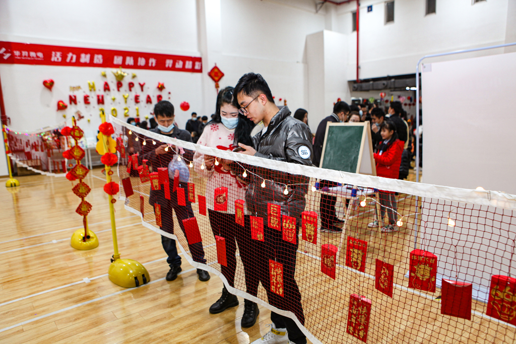 Huayi Micro Electric Co., Ltd. held the Spring Festival garden tour